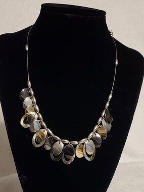 Nine West Dangle Necklace  NWOT!